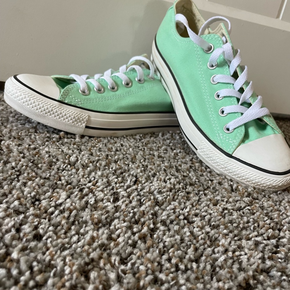 Women’s size 7 mint Converse
